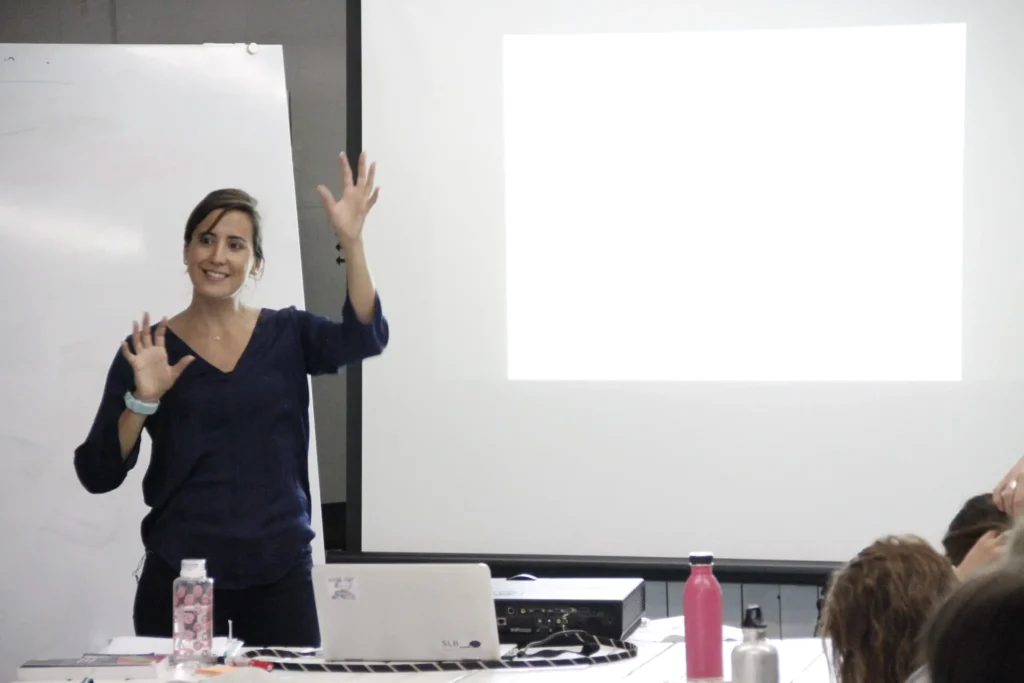 Andreia Fernandes delivering a leadership and portfolio career workshop, presenting on career design, failure culture, and the future of work to inspire professionals.