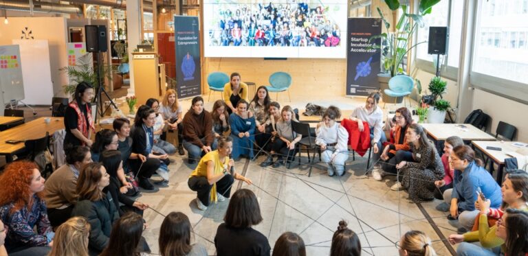 Andreia Fernandes as Facilitator with a group of global entrepreneurs - showing them how strong we are if we are in community