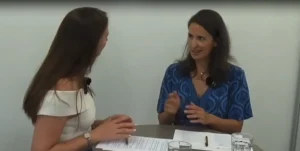Andreia Fernandes and ANYA smiling together during the recording of the Happy2Be podcast, discussing portfolio careers and positive psychology.