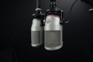 Microphone on stage — professional public speaking and question-handling strategies for presenters