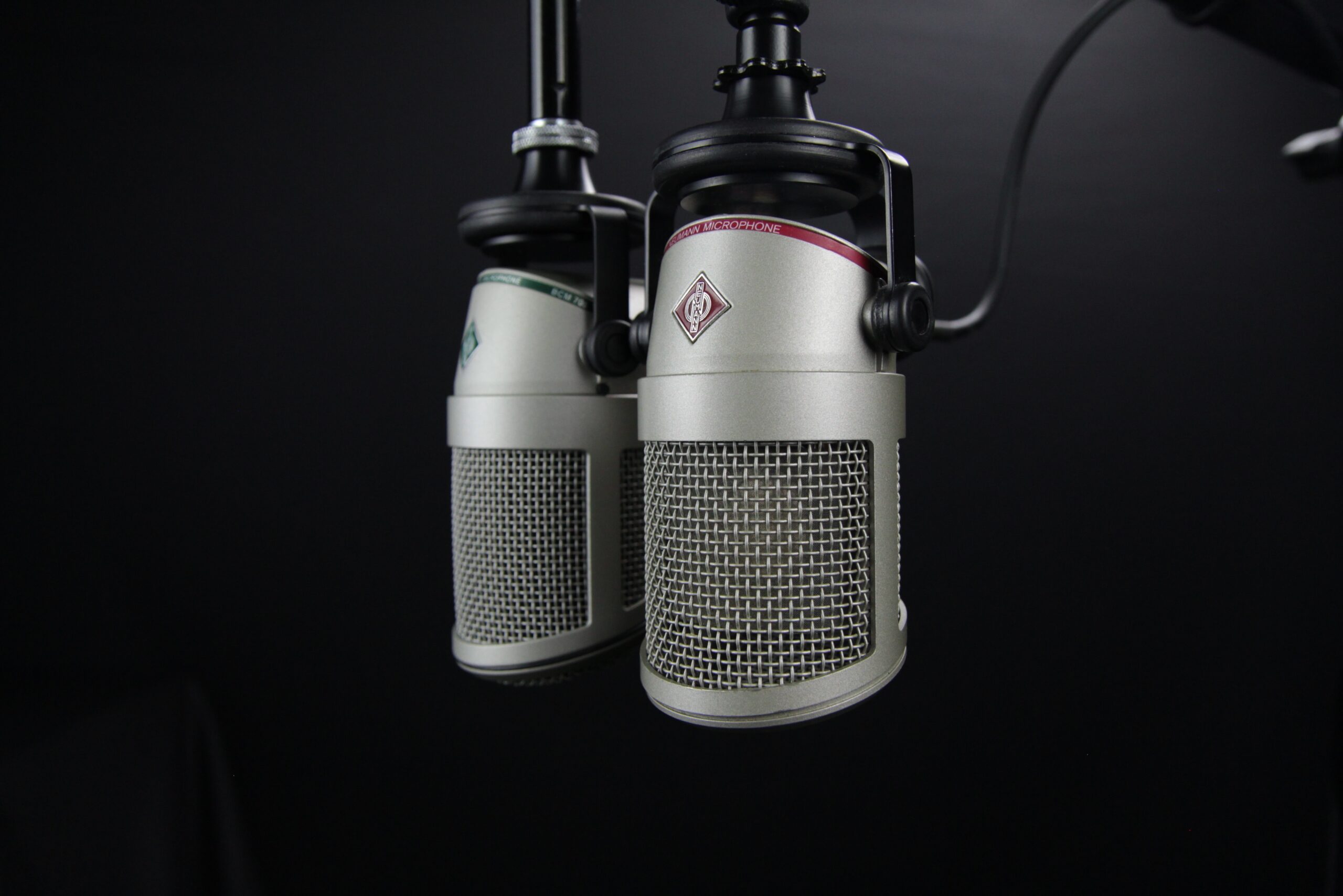 Microphone on stage — professional public speaking and question-handling strategies for presenters