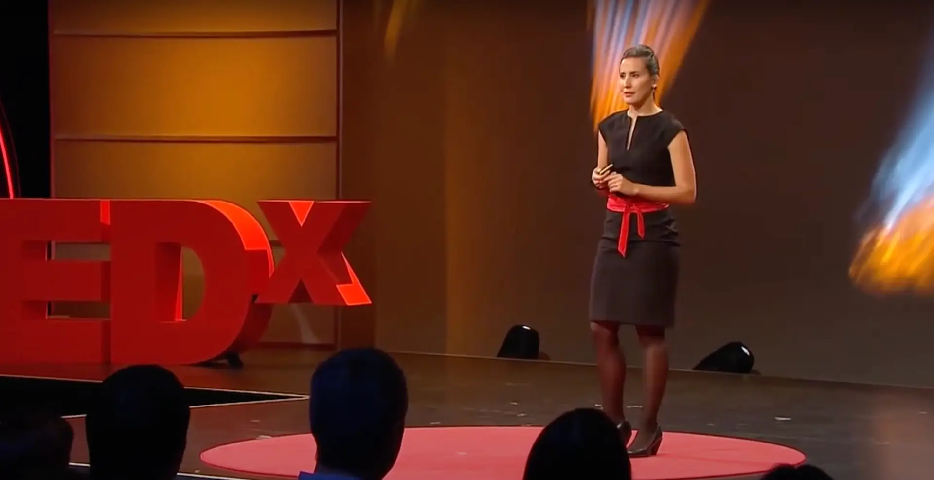 Andreia Fernandes speaking at TEDx, inspiring audience with insights on leadership, innovation, entrepreneurship, gender equality, and the dinosaur principle.