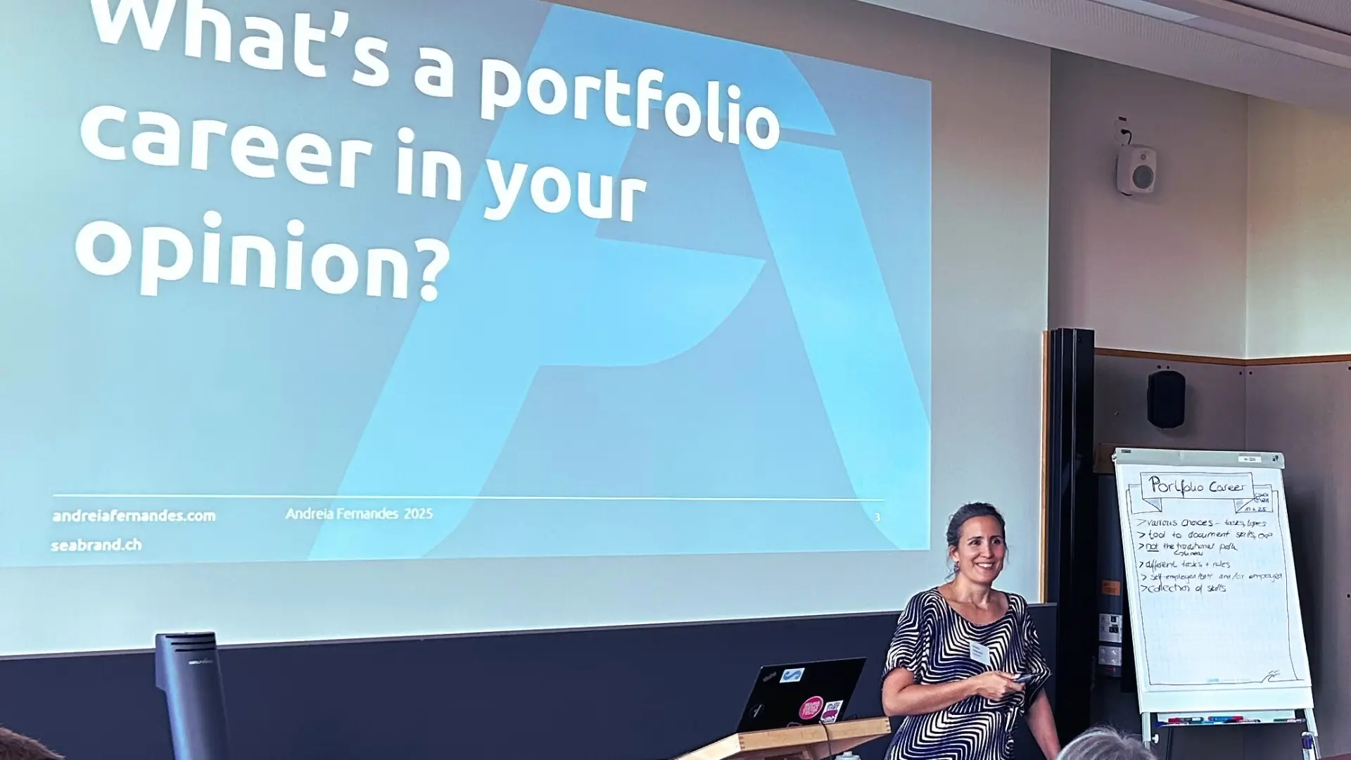 Andreia Fernandes facilitating a workshop and demonstrating the Career Portfolio Canvas to guide professionals in leadership, career design, and business growth.